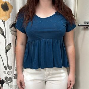 Women’s American Eagle blue boho short sleeve eyelet ruffle waist top. Size S